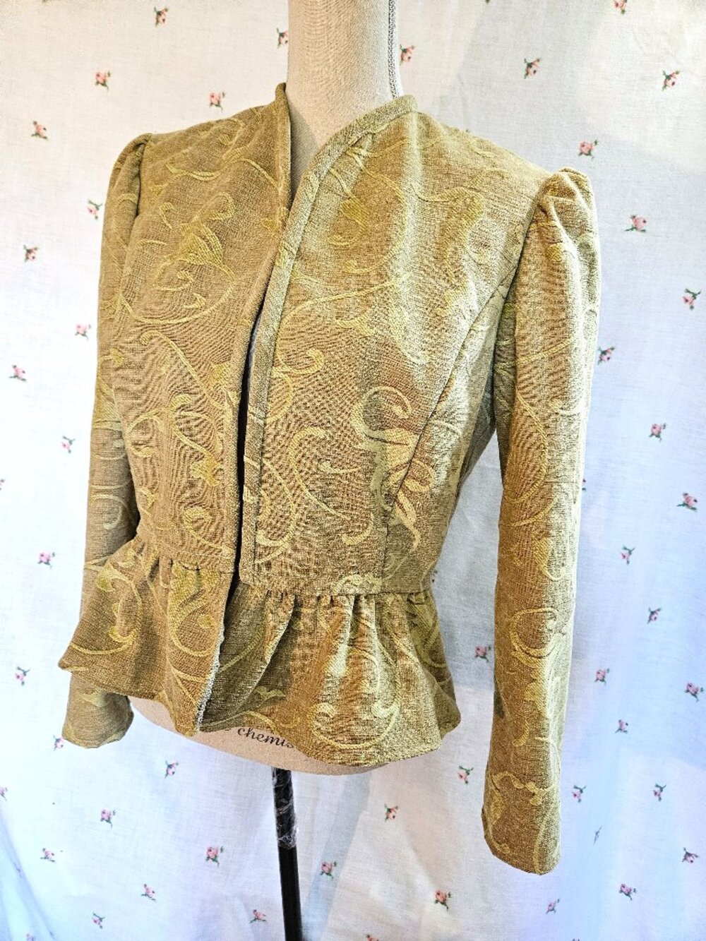 Size M Puff Sleeve Peplum Jacket Gold Chenille NEW